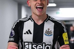 纽卡斯尔转会动态：签下埃兰加后，喜鹊可能会考虑巴恩斯离队？