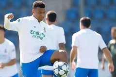 随着西班牙人3-2马略卡，西甲积分榜改写：4队仍不败，皇马高居第1