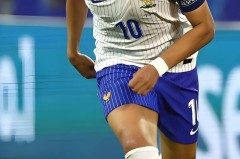 随着巴萨2-1绝杀，马竞1-0，贝蒂斯2-2绝平黄潜，西甲积分榜如下