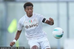 新锋霸降临！霍伊伦飞抵意大利罗马，体检即将开启那不勒斯新篇章！