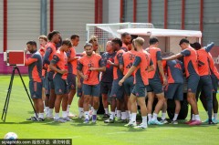 迎接新赛季！拜仁全队啤酒庆祝，德甲新篇章即将开启