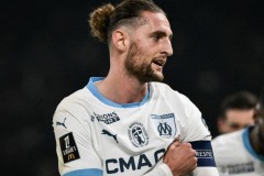 法甲126年老店内乱！打架2人全被官宣挂牌头号妈宝男铁定被清洗