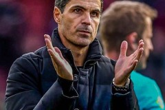 2-0！1-2！阿森纳7场不败登顶英超，利物浦遭切尔西18岁小将绝杀