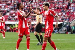 3-2险胜！拜仁慕尼黑客场破奥格斯堡，凯恩登顶双榜领跑德甲