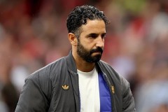 阿莫林拒绝调整战术体系，看看曼联球员是什么反应