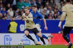 皇家马德里VS巴塞罗那：西甲巅峰对决，谁将笑到最后？