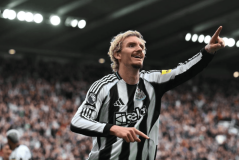 一场1-0，让纽卡收获赛季首胜，降级热门诞生：狼队耻辱4连败