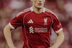 3-2险胜！利物浦新援维尔茨首秀亮眼，防线隐患待解引主帅担忧