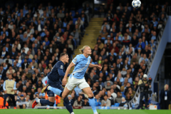 红牌！曼城掀翻意甲领头羊，哈兰德连场破门，德布劳内失望下场