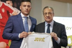 从法兰克福买前锋须谨慎！皇马、曼城都吃过亏，利物浦买埃基蒂克风险太大