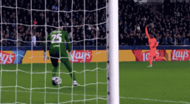 欧冠冷门神剧本：三中门框11.1亿豪门三度落后3-3对手绝杀被吹