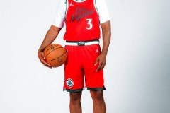 保罗身着3号球衣亮相：回归快船是不需要思考的决定