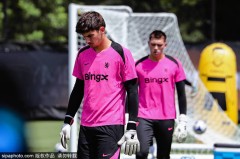 切尔西19岁门将潘德斯租借加盟斯特拉斯堡，蓝桥新星的职业进阶之路