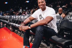 NBA宣传大使科林斯接受脑瘤治疗 6月刚与男友完婚