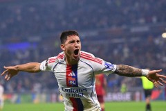 欧联赛事：24岁国际米兰前球员鱼跃破门，助里昂法甲迎来2连胜