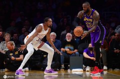 小里弗斯：詹姆斯进攻武器库还不到杜兰特一半