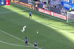 凯恩又戴帽！赛季第2次，7场狂轰13球，67场德甲已入70球